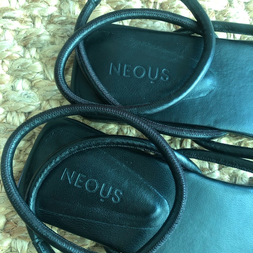 Neous Black Leather Minimalist Sandal. Size 38 - Picture 8 of 12